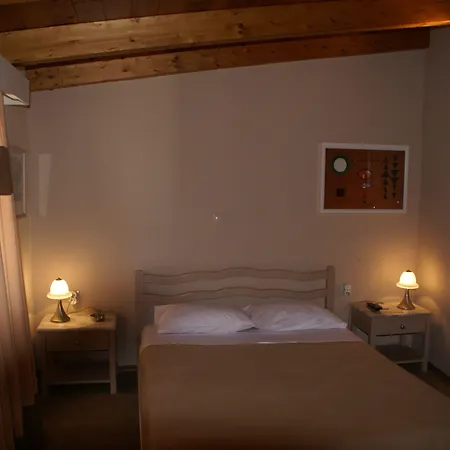 Yria Ξενοδοχείο 2*