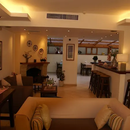 Ξενοδοχείο Yria 2*