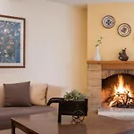 Yria Hotel 2*