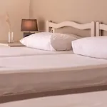 Yria Hotel 2*