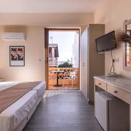 Hotel Yria 2*