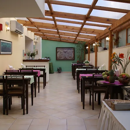 Yria Hotel