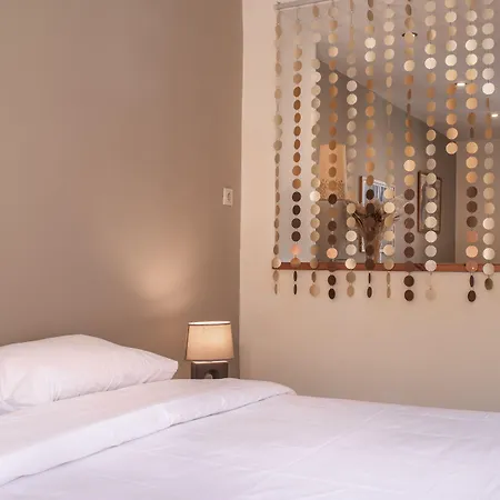 Yria Hotel 2*